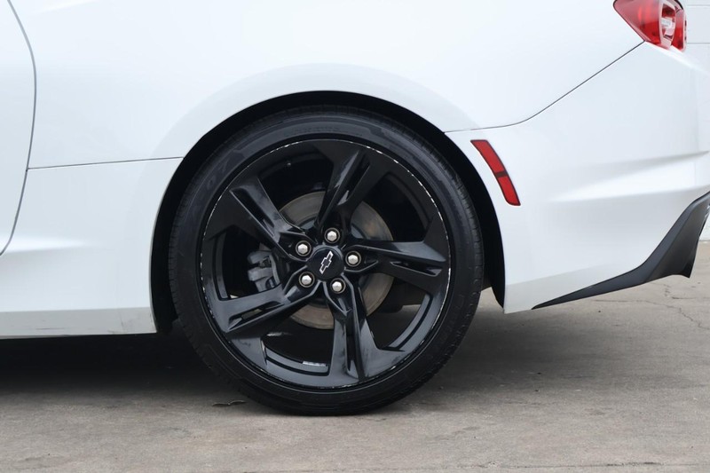 Chevrolet Camaro Vehicle Full-screen Gallery Image 14