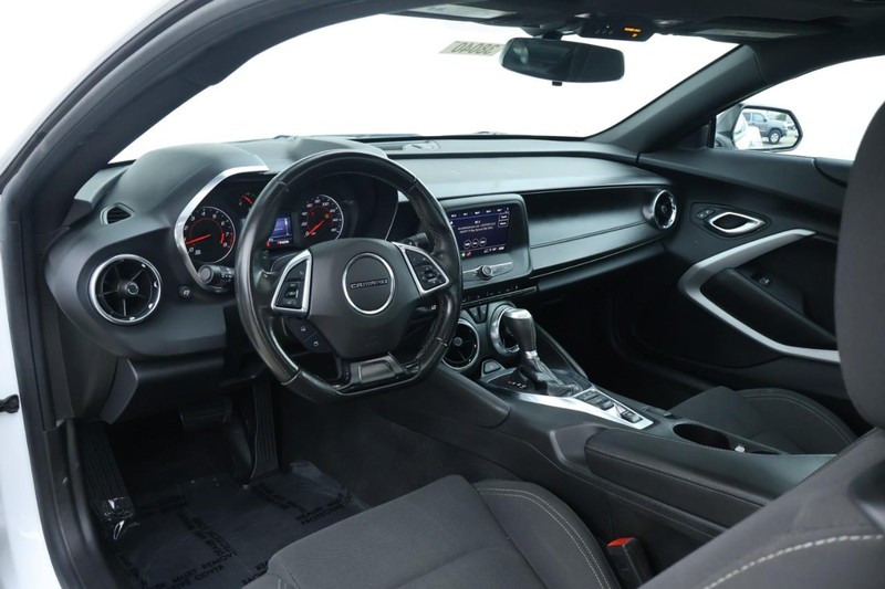 Chevrolet Camaro Vehicle Full-screen Gallery Image 17