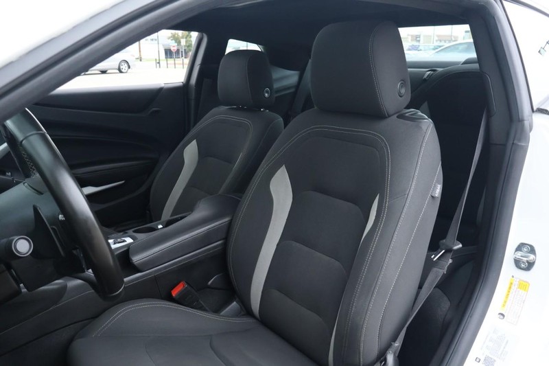 Chevrolet Camaro Vehicle Full-screen Gallery Image 19