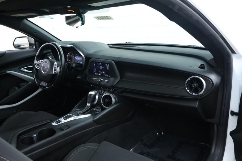 Chevrolet Camaro Vehicle Full-screen Gallery Image 21