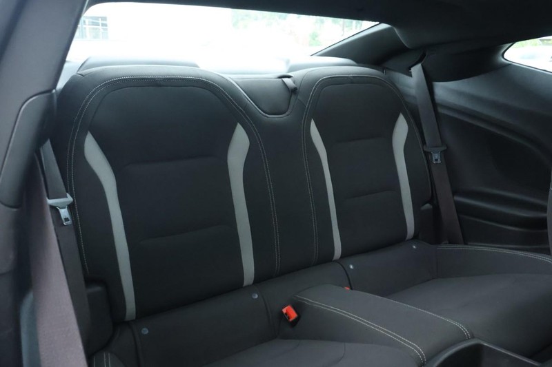 Chevrolet Camaro Vehicle Full-screen Gallery Image 23