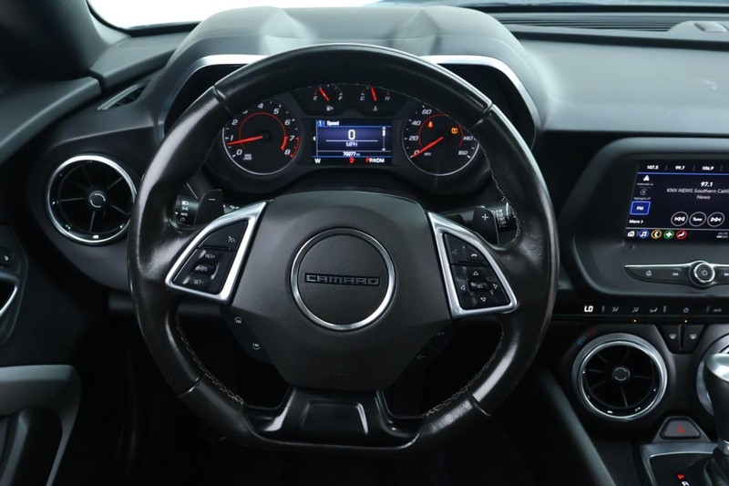 Chevrolet Camaro Vehicle Full-screen Gallery Image 26