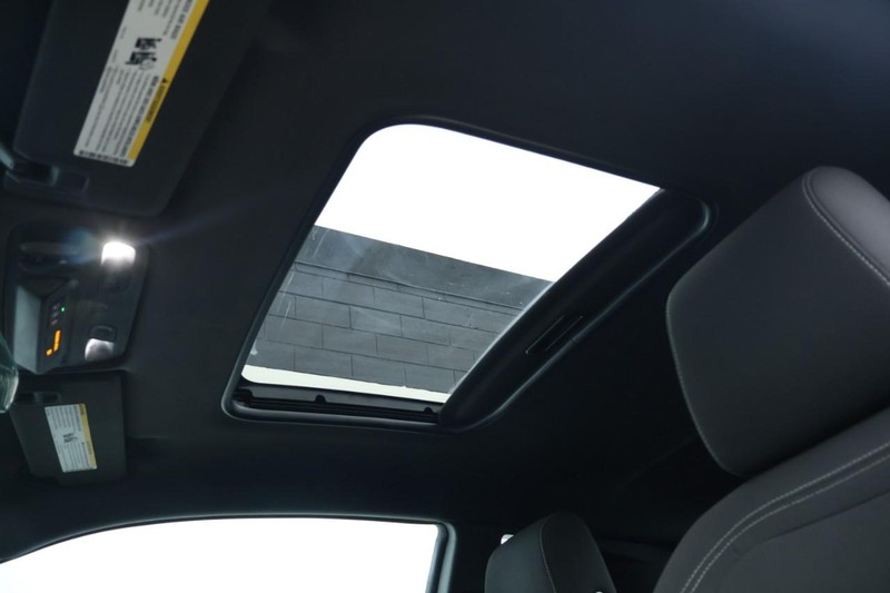 Chevrolet Camaro Vehicle Full-screen Gallery Image 36