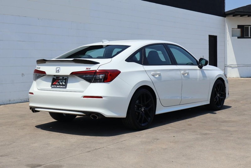 Honda Civic Si Vehicle Full-screen Gallery Image 05