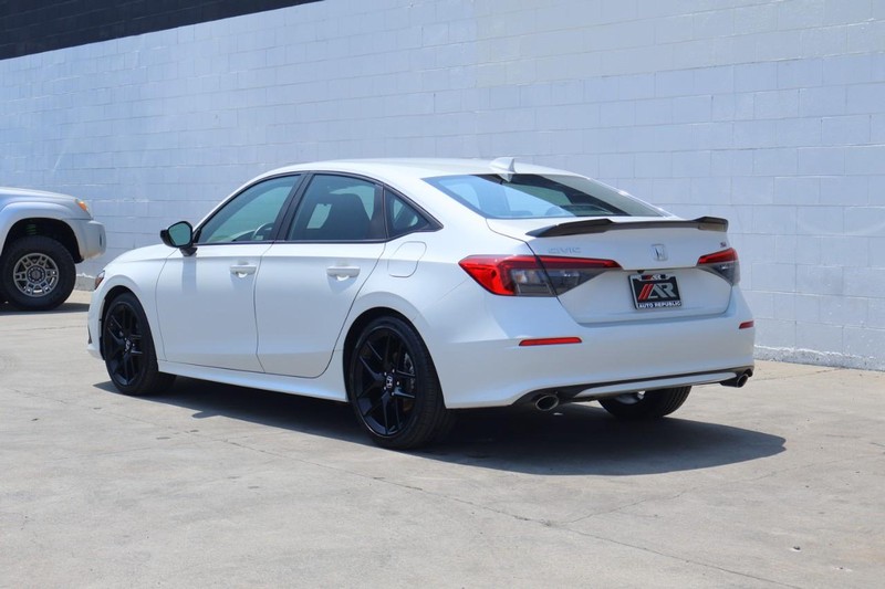 Honda Civic Si Vehicle Full-screen Gallery Image 11