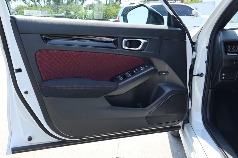 Honda Civic Si Vehicle Full-screen Gallery Image 18