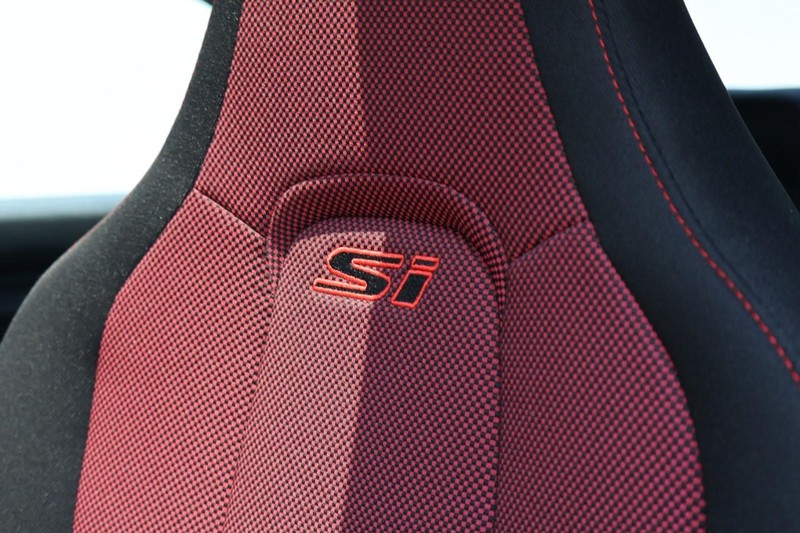 Honda Civic Si Vehicle Full-screen Gallery Image 23