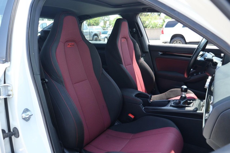 Honda Civic Si Vehicle Full-screen Gallery Image 26
