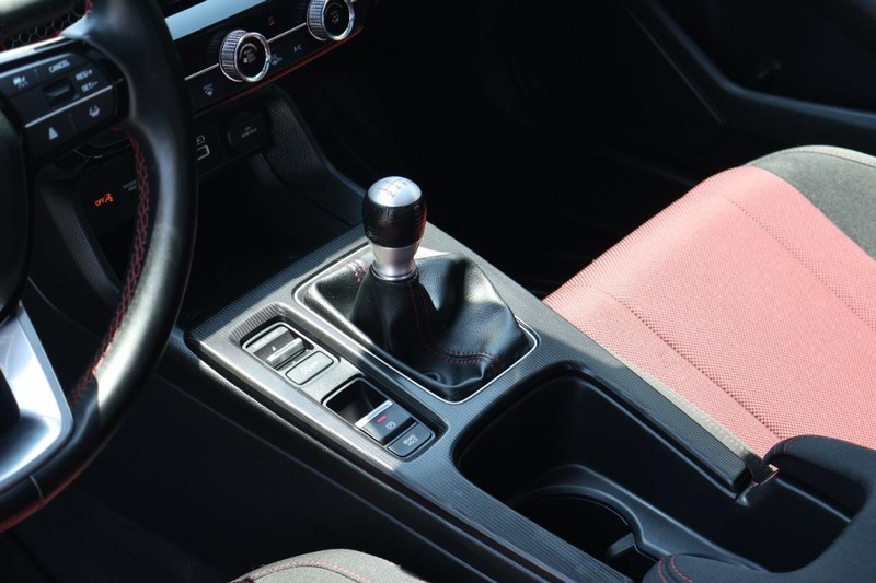 Honda Civic Si Vehicle Full-screen Gallery Image 39