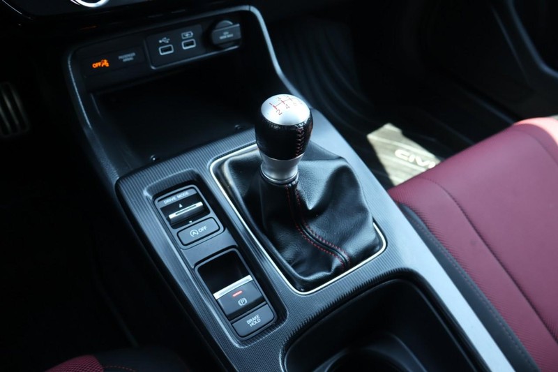 Honda Civic Si Vehicle Full-screen Gallery Image 40