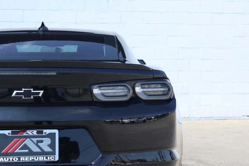 Chevrolet Camaro Vehicle Full-screen Gallery Image 07