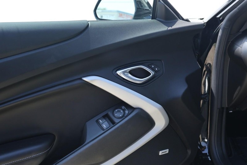 Chevrolet Camaro Vehicle Full-screen Gallery Image 16