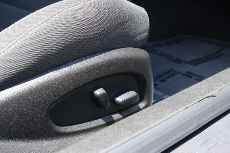 Chevrolet Camaro Vehicle Full-screen Gallery Image 21