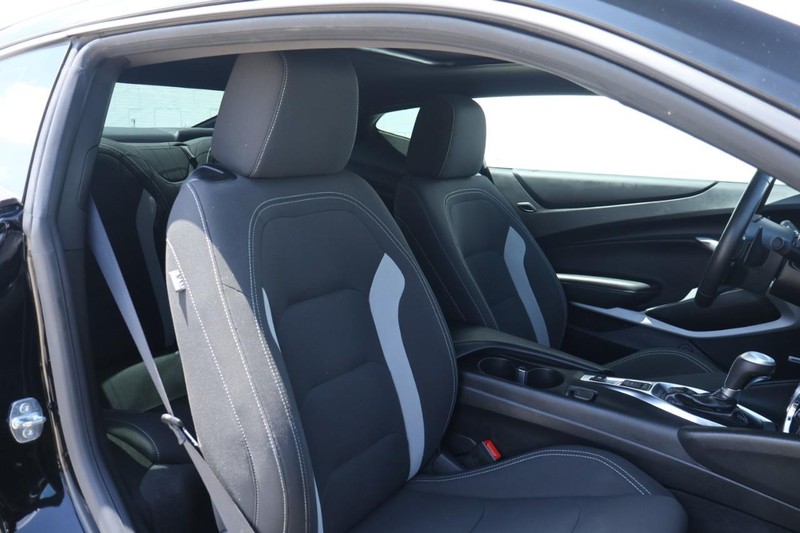 Chevrolet Camaro Vehicle Full-screen Gallery Image 22