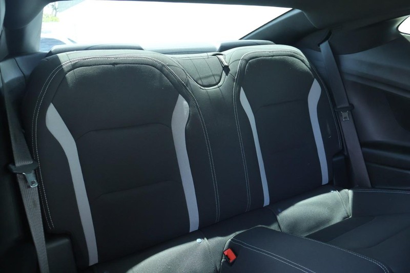 Chevrolet Camaro Vehicle Full-screen Gallery Image 23