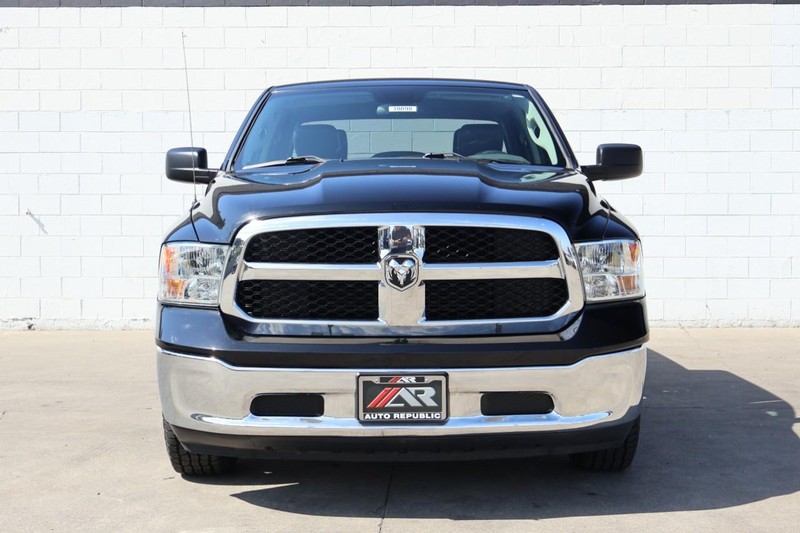 Ram 1500 Classic Vehicle Full-screen Gallery Image 03