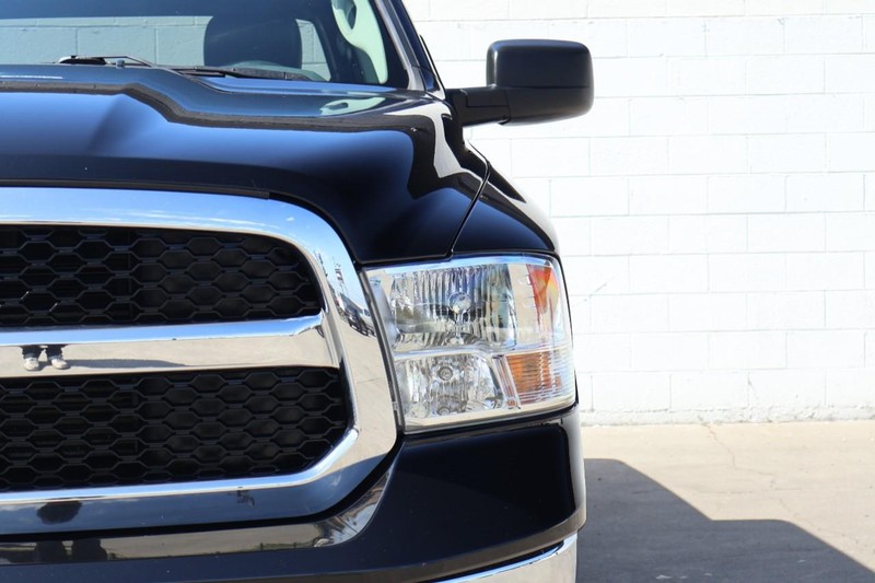 Ram 1500 Classic Vehicle Full-screen Gallery Image 04