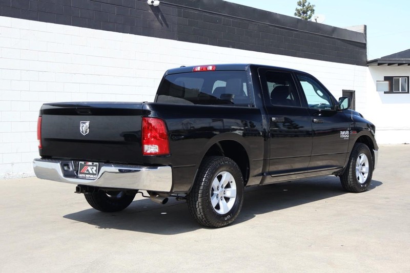 Ram 1500 Classic Vehicle Full-screen Gallery Image 05