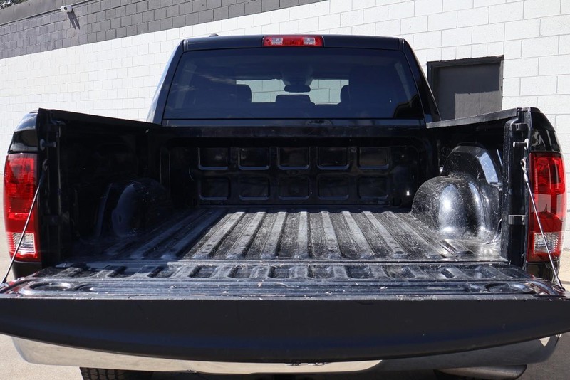 Ram 1500 Classic Vehicle Full-screen Gallery Image 09