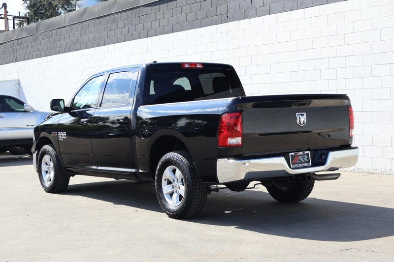 Ram 1500 Classic Vehicle Full-screen Gallery Image 10