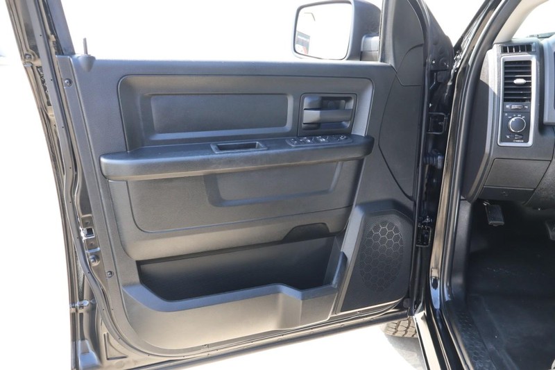 Ram 1500 Classic Vehicle Full-screen Gallery Image 15