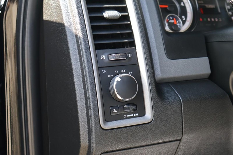 Ram 1500 Classic Vehicle Full-screen Gallery Image 17