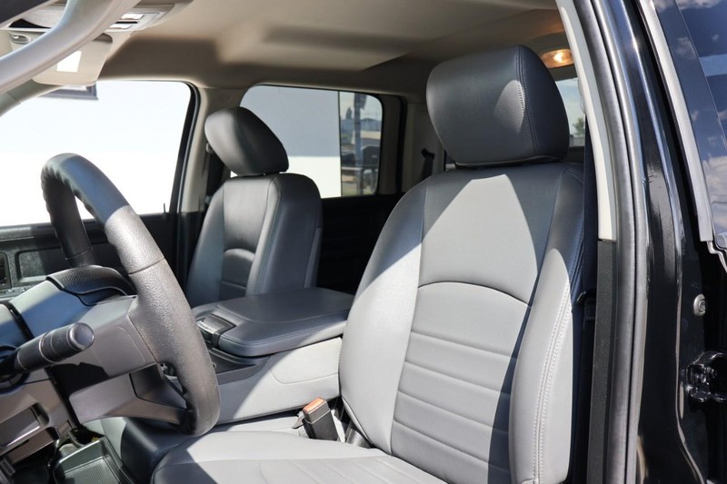 Ram 1500 Classic Vehicle Full-screen Gallery Image 18