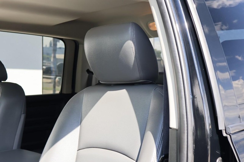 Ram 1500 Classic Vehicle Full-screen Gallery Image 19