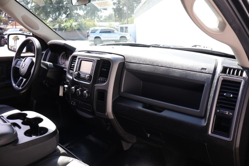 Ram 1500 Classic Vehicle Full-screen Gallery Image 20