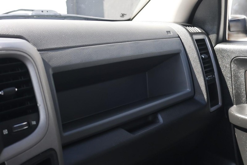 Ram 1500 Classic Vehicle Full-screen Gallery Image 21