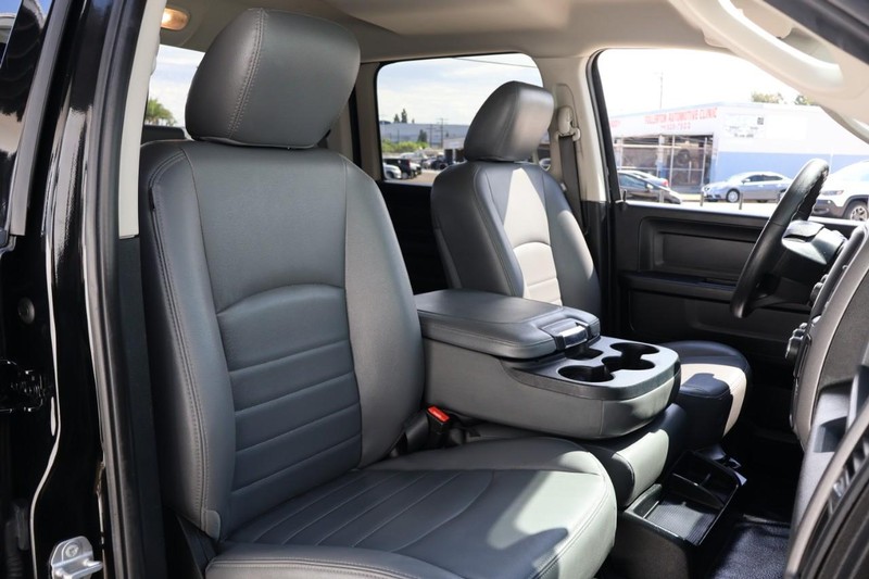 Ram 1500 Classic Vehicle Full-screen Gallery Image 22