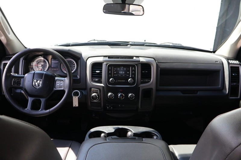 Ram 1500 Classic Vehicle Full-screen Gallery Image 24