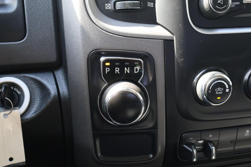 Ram 1500 Classic Vehicle Full-screen Gallery Image 32