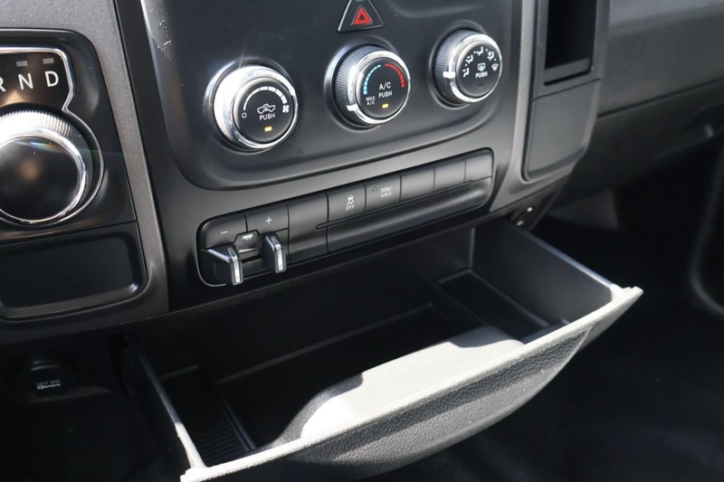 Ram 1500 Classic Vehicle Full-screen Gallery Image 34