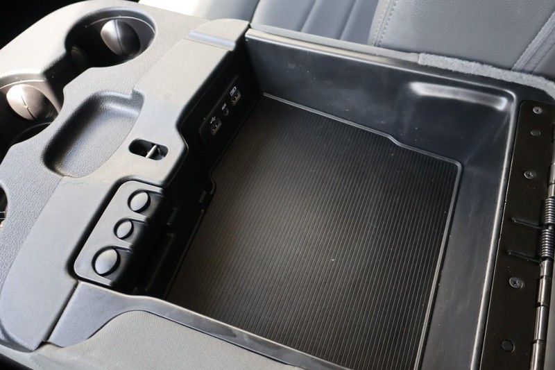 Ram 1500 Classic Vehicle Full-screen Gallery Image 36