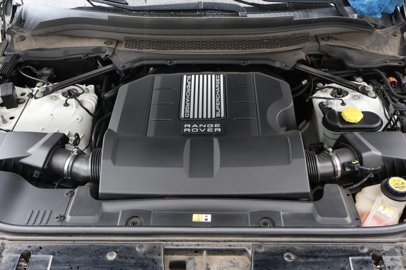 Land Rover Range Rover Vehicle Full-screen Gallery Image 16