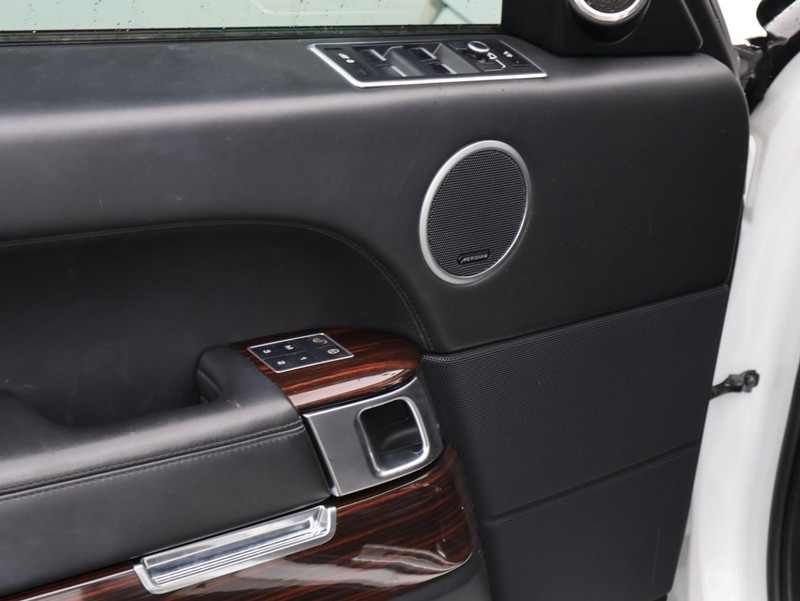 Land Rover Range Rover Vehicle Full-screen Gallery Image 19