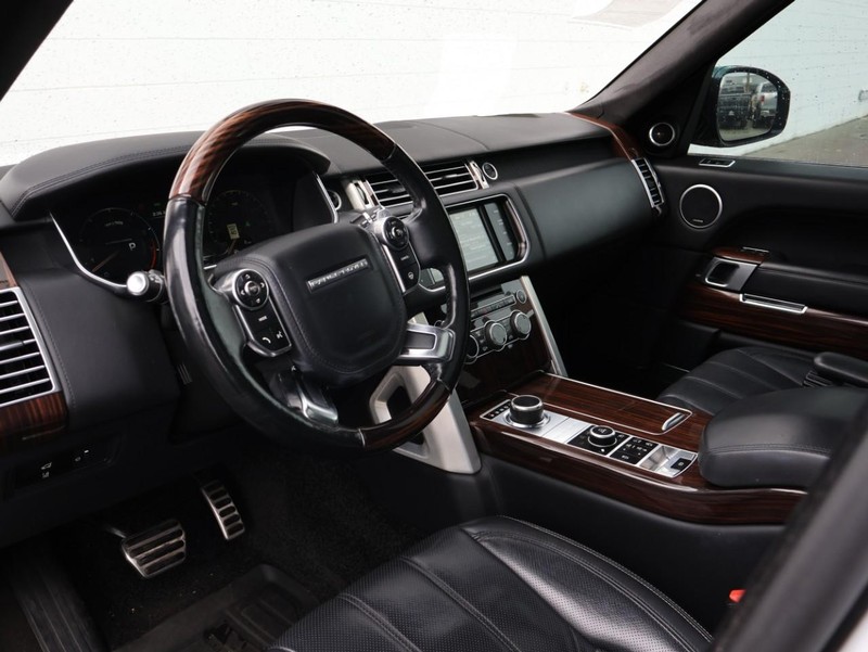 Land Rover Range Rover Vehicle Full-screen Gallery Image 21