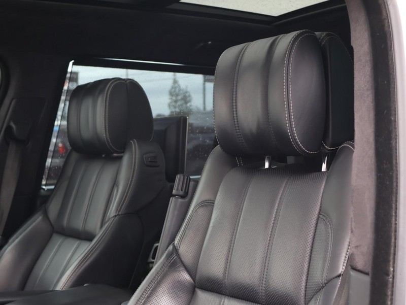 Land Rover Range Rover Vehicle Full-screen Gallery Image 25