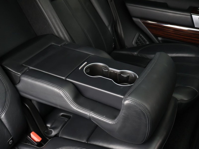 Land Rover Range Rover Vehicle Full-screen Gallery Image 32