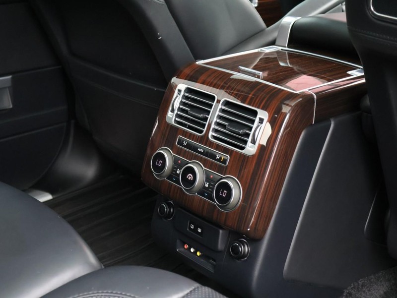 Land Rover Range Rover Vehicle Full-screen Gallery Image 34