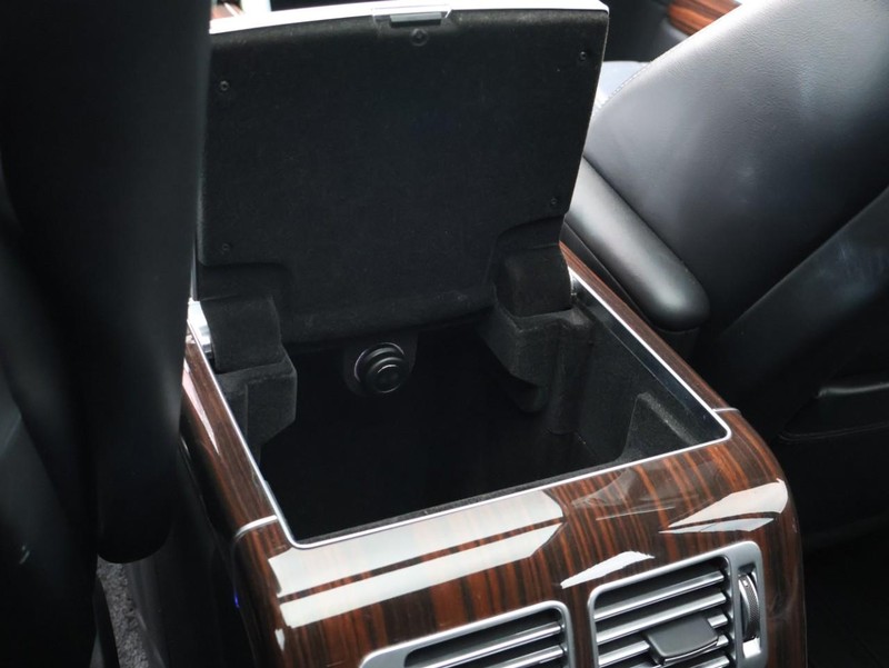 Land Rover Range Rover Vehicle Full-screen Gallery Image 35