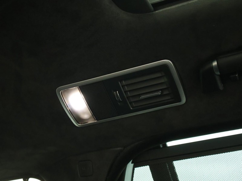 Land Rover Range Rover Vehicle Full-screen Gallery Image 37