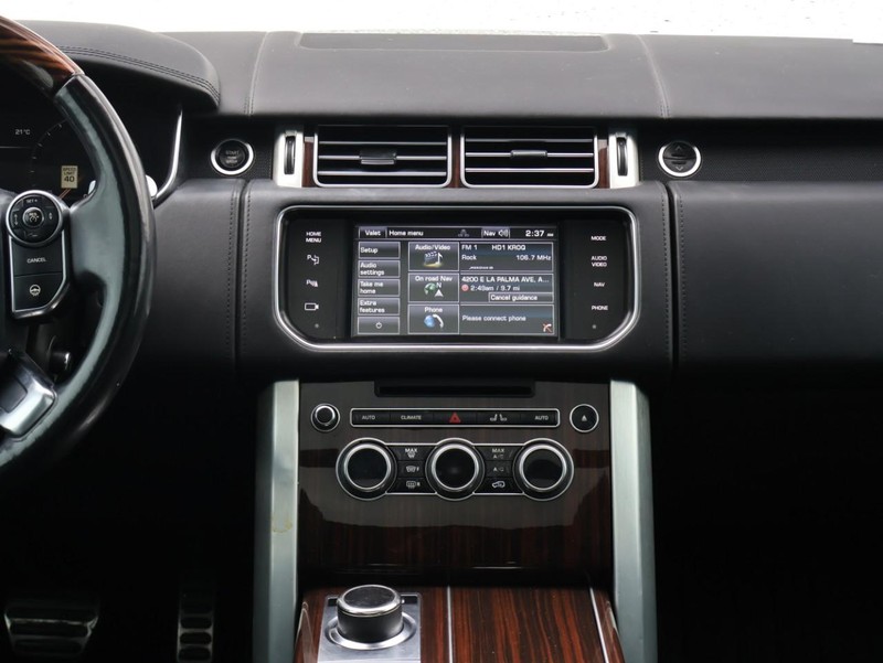 Land Rover Range Rover Vehicle Full-screen Gallery Image 41