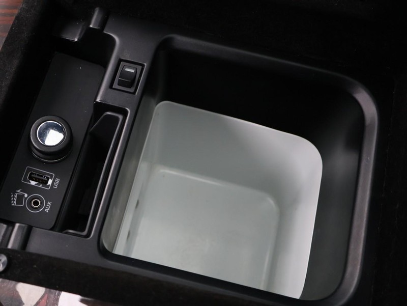 Land Rover Range Rover Vehicle Full-screen Gallery Image 48