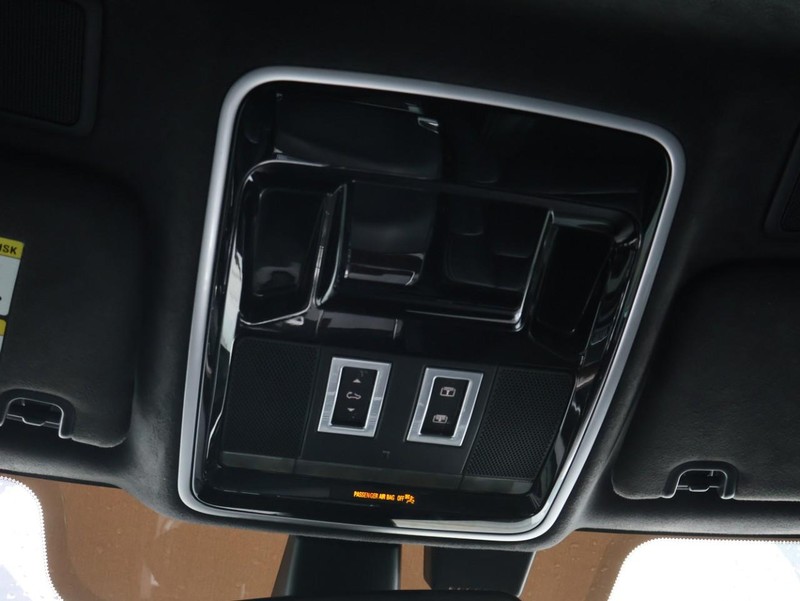 Land Rover Range Rover Vehicle Full-screen Gallery Image 49