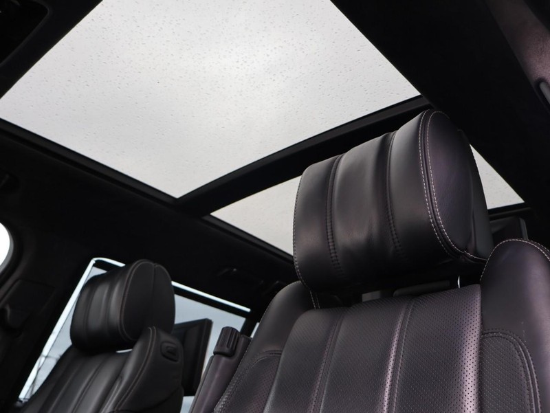 Land Rover Range Rover Vehicle Full-screen Gallery Image 50