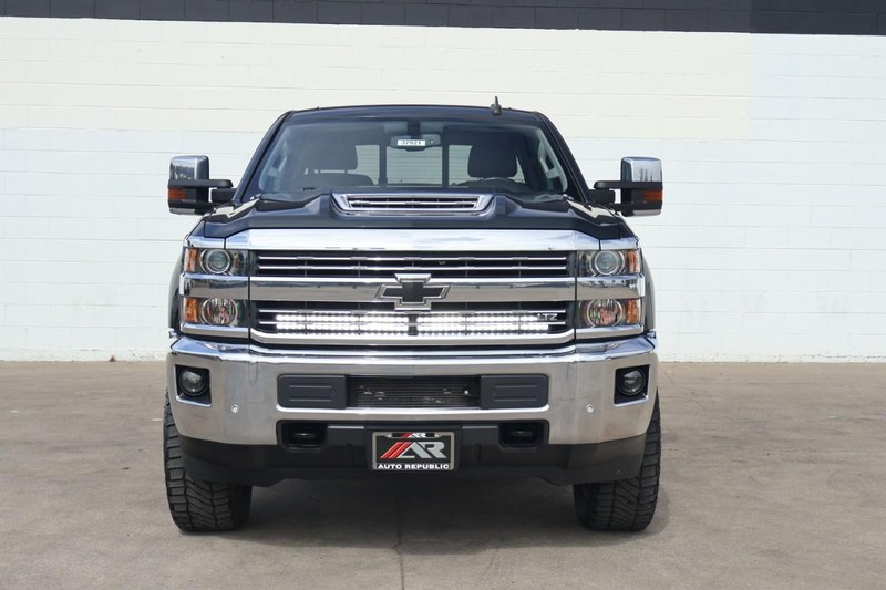 Chevrolet Silverado 2500HD Vehicle Full-screen Gallery Image 03