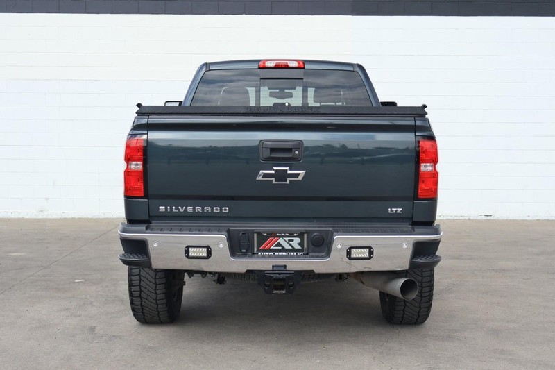 Chevrolet Silverado 2500HD Vehicle Full-screen Gallery Image 07