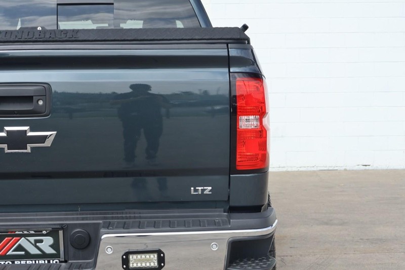 Chevrolet Silverado 2500HD Vehicle Full-screen Gallery Image 08